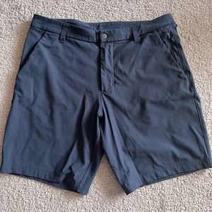 Lululemon men’s gray commission shorts